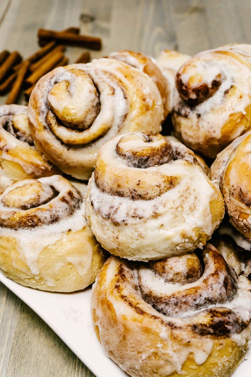 cinnamon rolls with cream cheese frosting