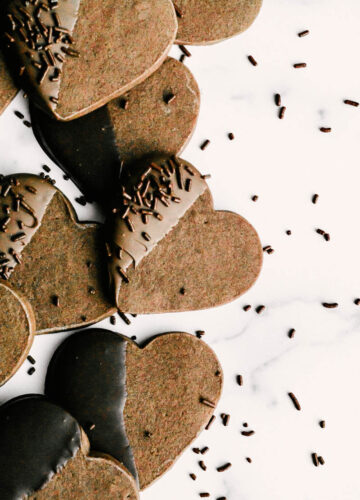 Easy Crisp Chocolate-Dipped Shortbread Cookie