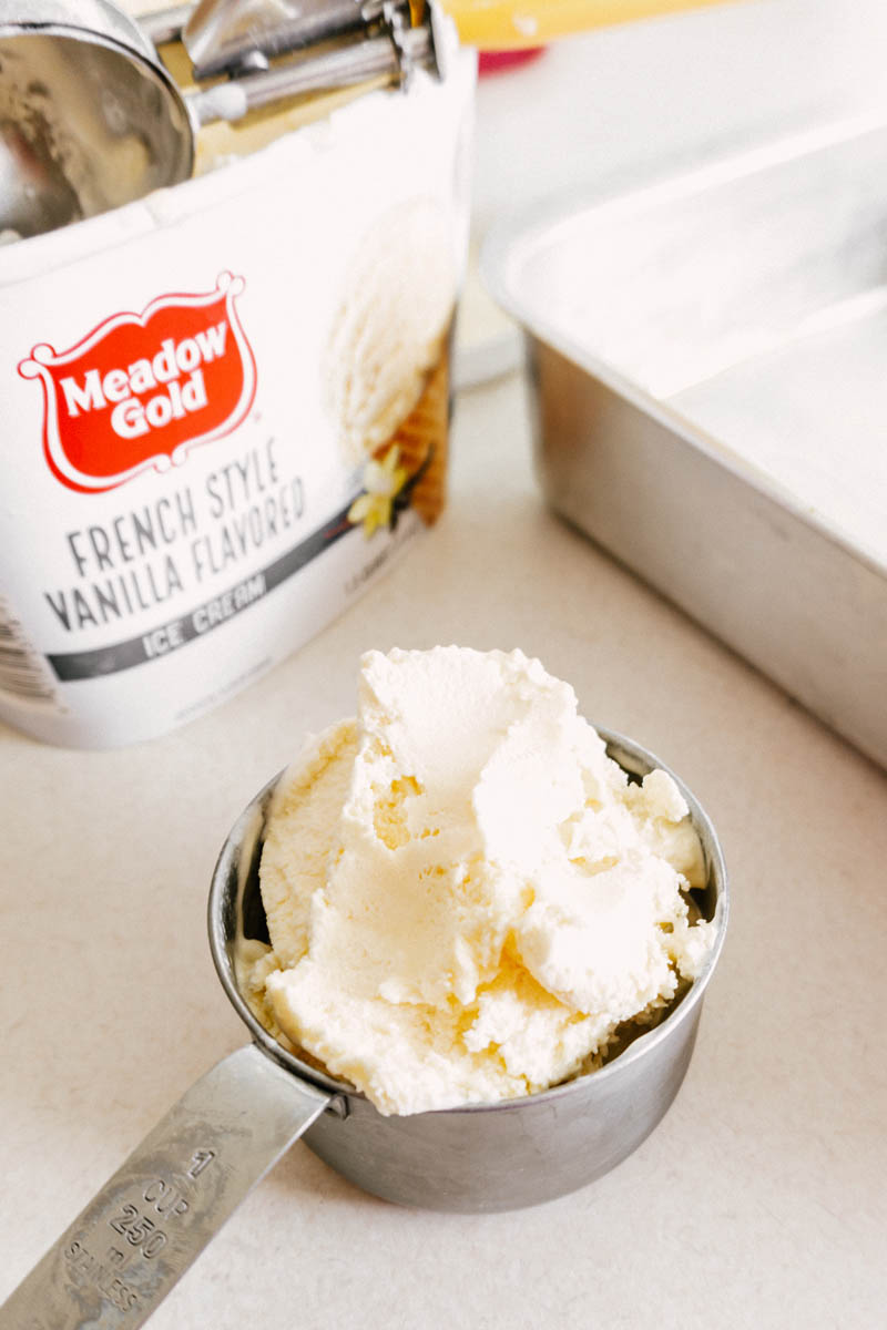 vanilla ice cream in ice cream scoop