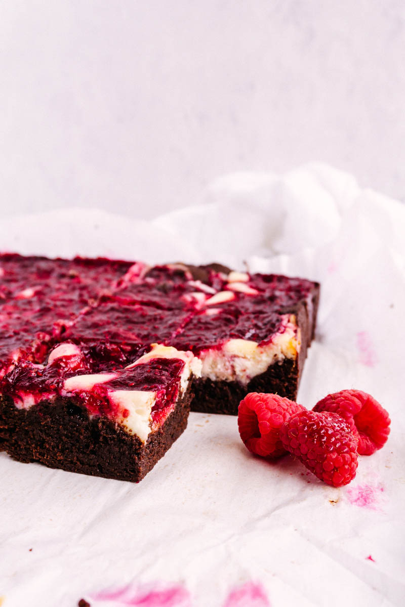 raspberry cheesecake brownies squares with raspberries