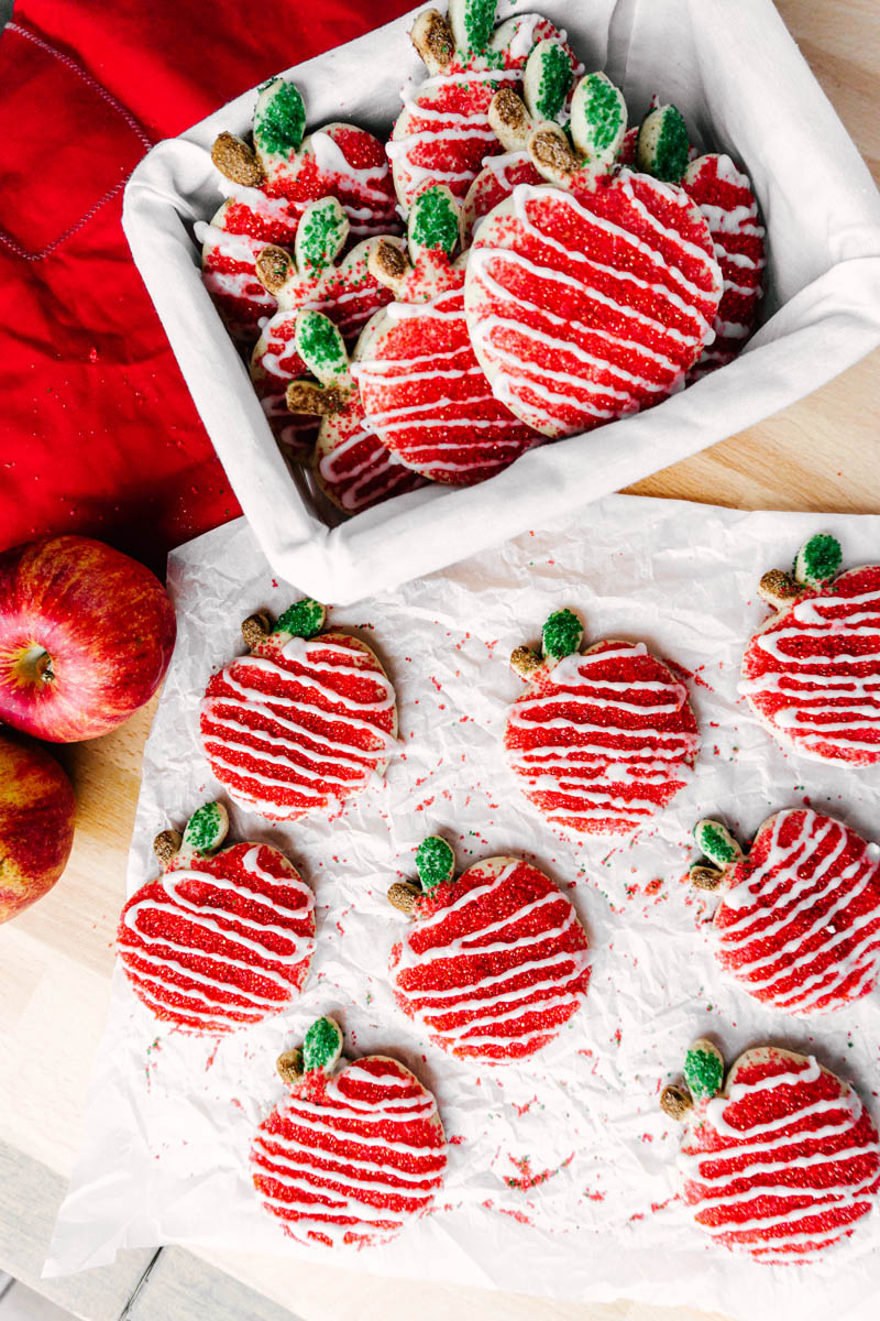 apple cinnamon cookies on tableand in basket