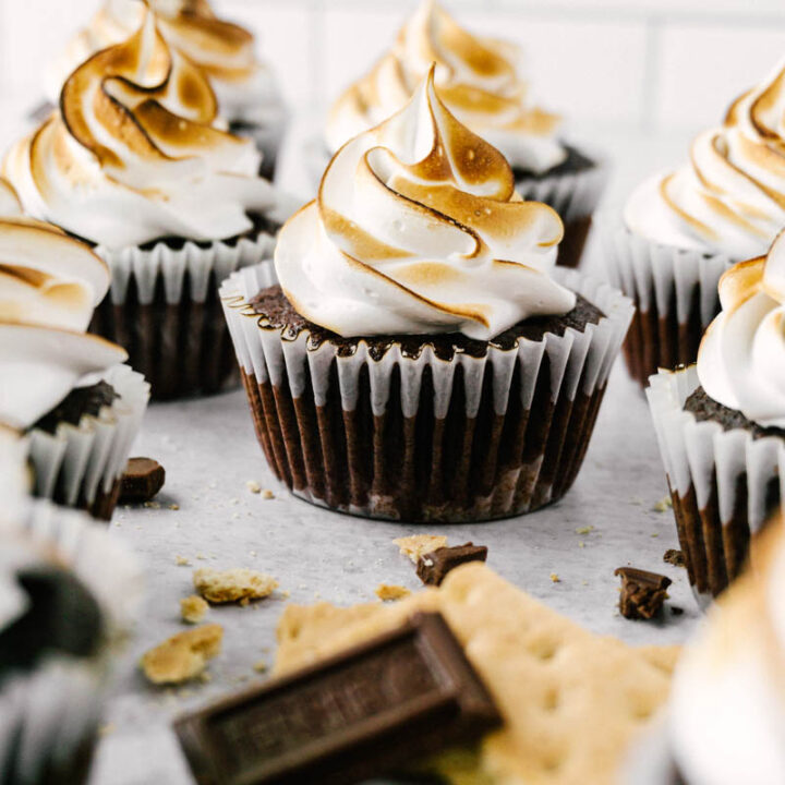 s'mores cupcakes with hershey chocolate and graham crackers on table