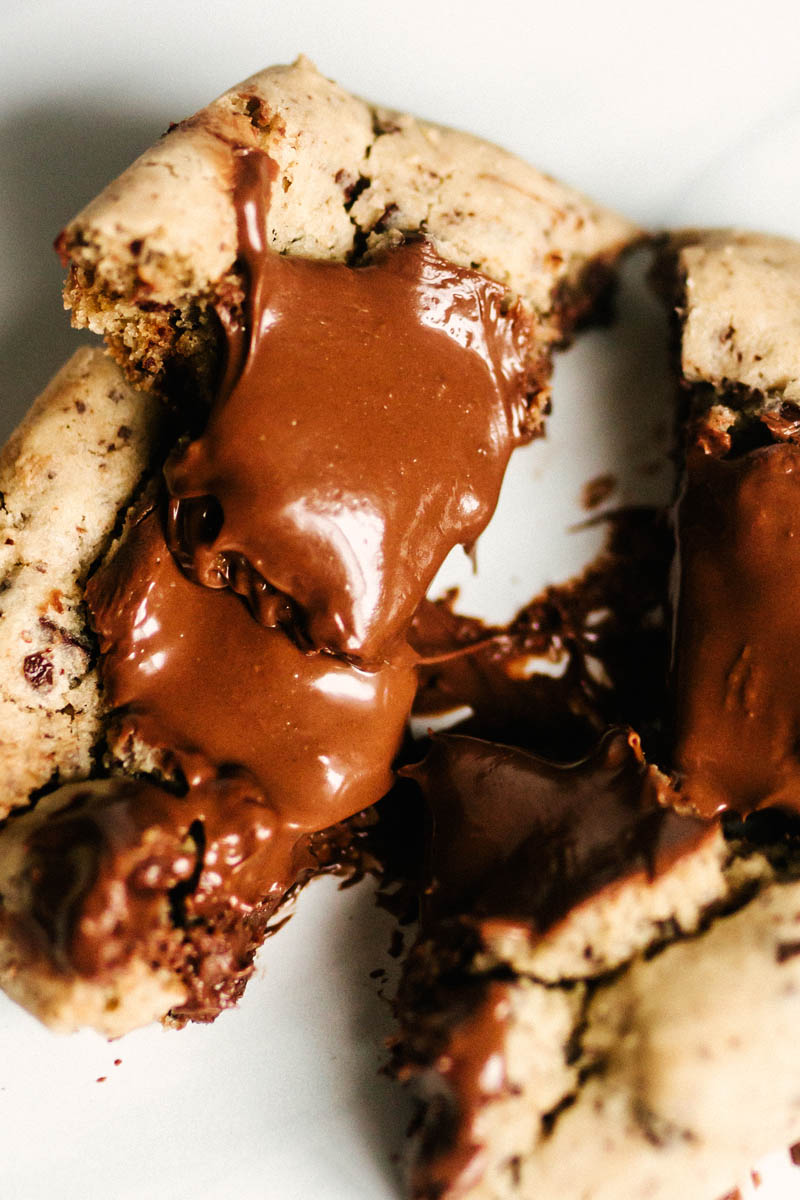 close up of the gooey nutella chocolate on a cookie